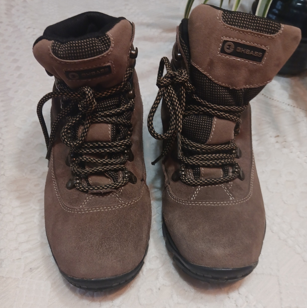 G.H BASS Men's boots color/ brown size 7M